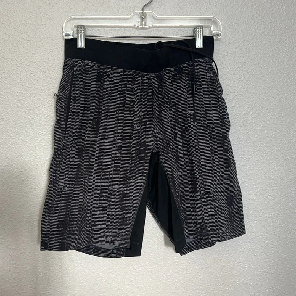 Lululemon THE Short 9” Gray/Black Estimated Size Medium